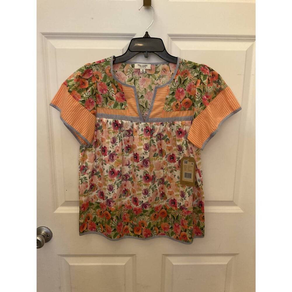 NEW TRU LUXE women's floral top in multi